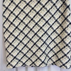 White House Black Market Tweed Skirt Black Cream Lined Size 10